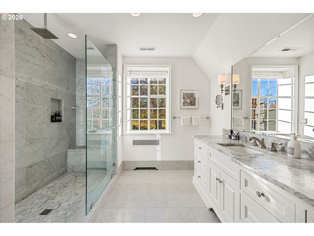 1840 Sw HAWTHORNE Ter, Portland, OR 97201