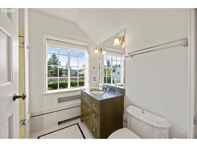 1840 Sw HAWTHORNE Ter, Portland, OR 97201