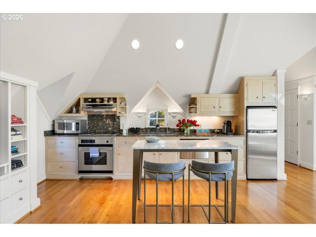 1840 Sw HAWTHORNE Ter, Portland, OR 97201