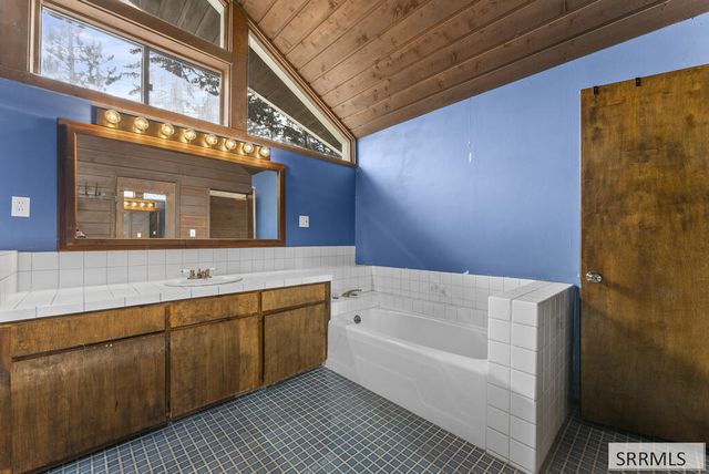 4011 E 49th S, Ammon, ID 83406