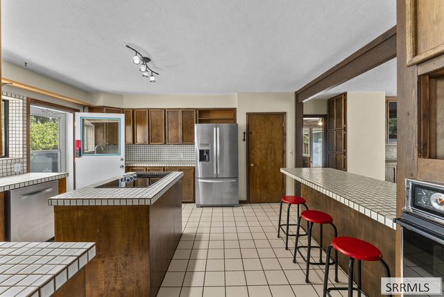 4011 E 49th S, Ammon, ID 83406
