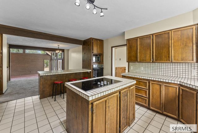 4011 E 49th S, Ammon, ID 83406