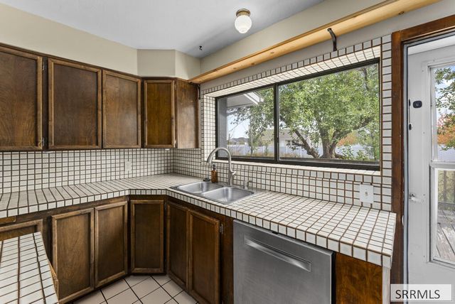 4011 E 49th S, Ammon, ID 83406