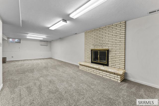 4011 E 49th S, Ammon, ID 83406