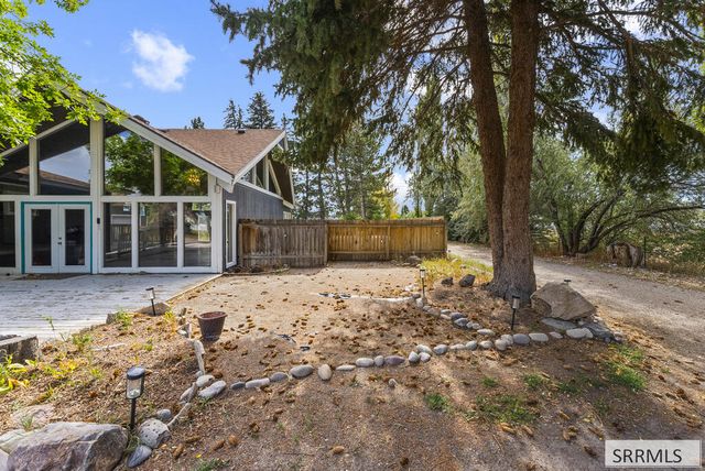 4011 E 49th S, Ammon, ID 83406