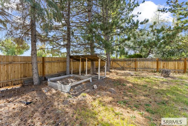 4011 E 49th S, Ammon, ID 83406