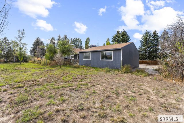 4011 E 49th S, Ammon, ID 83406