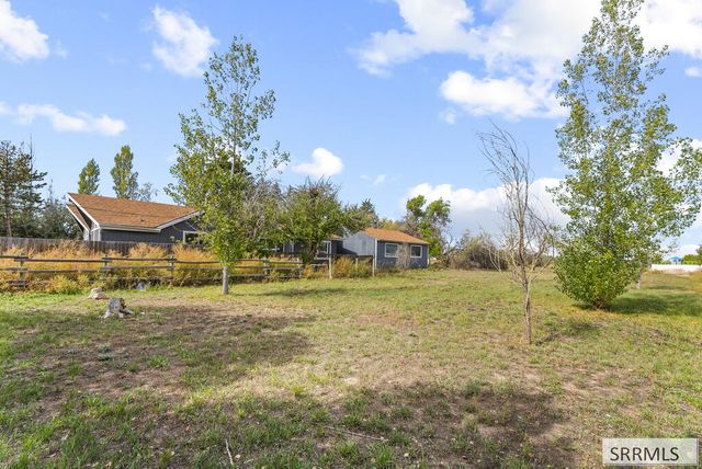 4011 E 49th S, Ammon, ID 83406