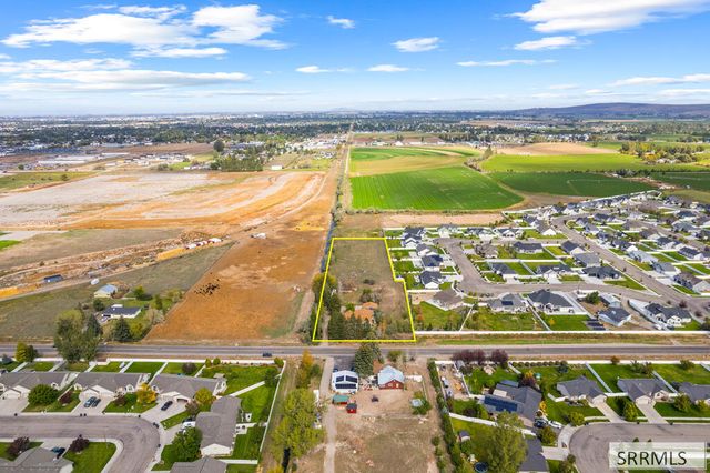 4011 E 49th S, Ammon, ID 83406