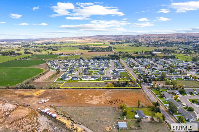 4011 E 49th S, Ammon, ID 83406