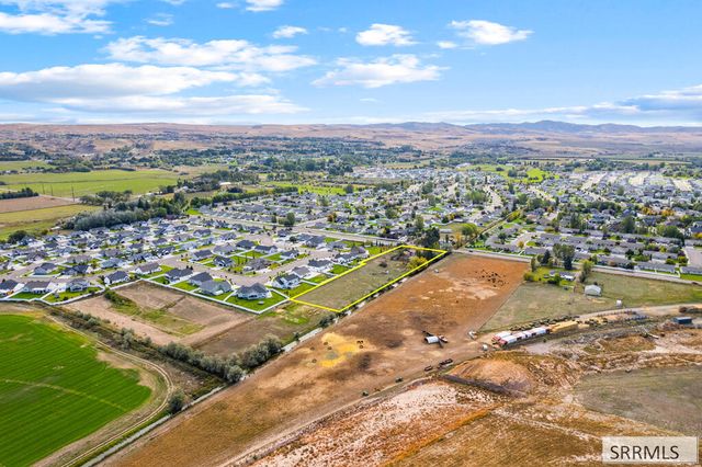 4011 E 49th S, Ammon, ID 83406