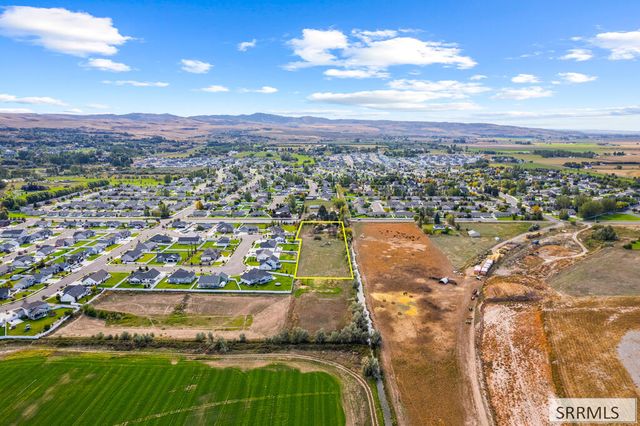 4011 E 49th S, Ammon, ID 83406