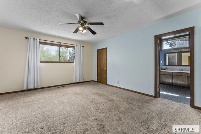 4011 E 49th S, Ammon, ID 83406