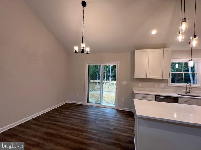 633 SHOREWOOD DR, Colonial Beach, VA 22443