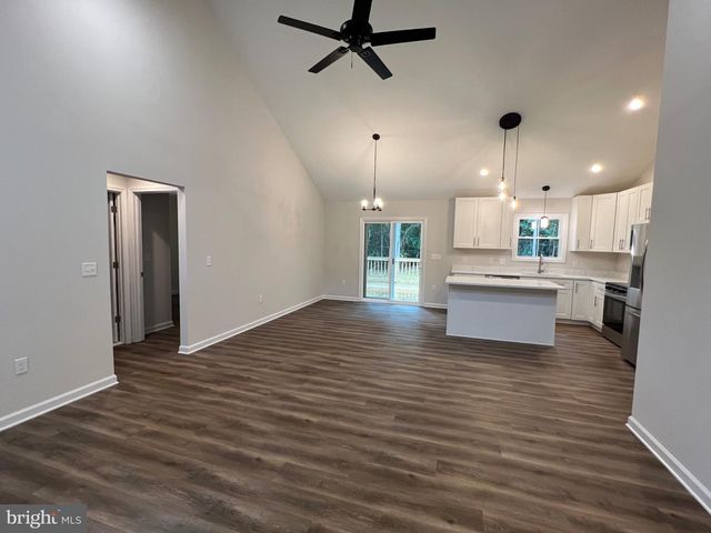 633 SHOREWOOD DR, Colonial Beach, VA 22443