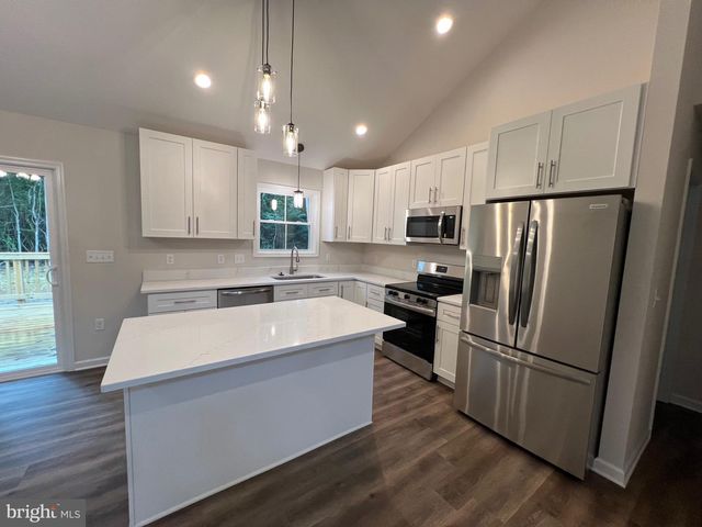 633 SHOREWOOD DR, Colonial Beach, VA 22443