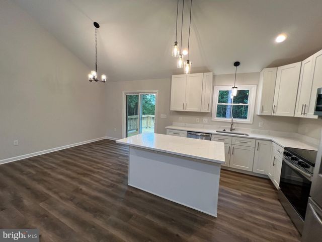 633 SHOREWOOD DR, Colonial Beach, VA 22443