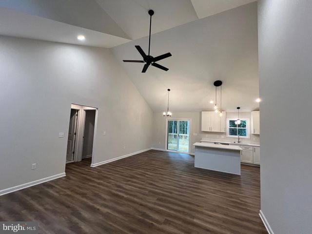 633 SHOREWOOD DR, Colonial Beach, VA 22443