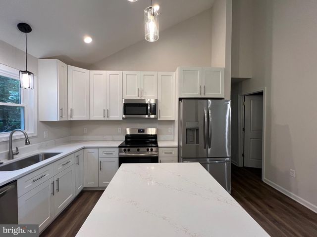 633 SHOREWOOD DR, Colonial Beach, VA 22443