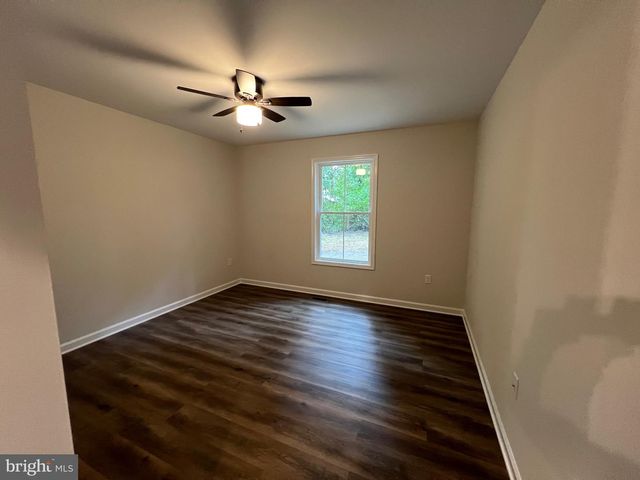 633 SHOREWOOD DR, Colonial Beach, VA 22443