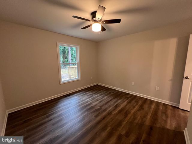 633 SHOREWOOD DR, Colonial Beach, VA 22443