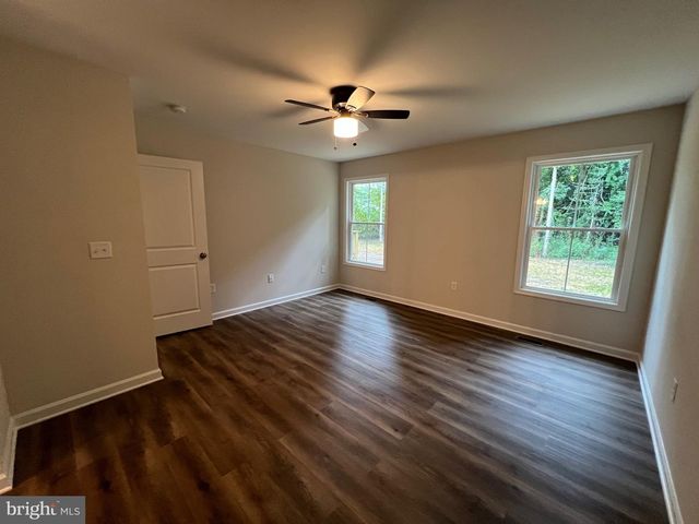 633 SHOREWOOD DR, Colonial Beach, VA 22443