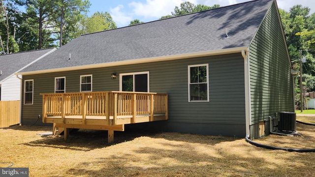 633 SHOREWOOD DR, Colonial Beach, VA 22443