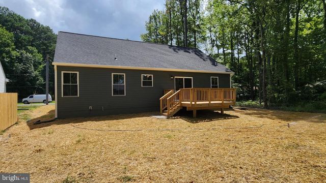 633 SHOREWOOD DR, Colonial Beach, VA 22443