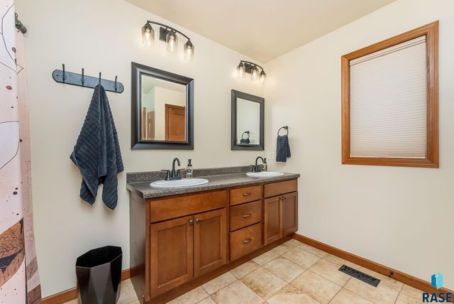 5416 Westwind Ave S Avenue S, Sioux Falls, SD 57108