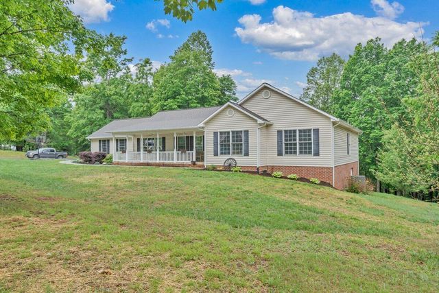 1254 Riverbend DR, Rocky Mount, VA 24151