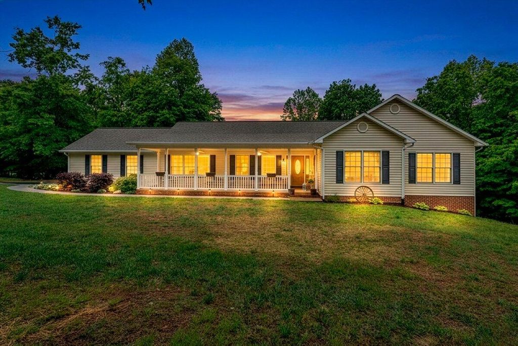 1254 Riverbend DR, Rocky Mount, VA 24151