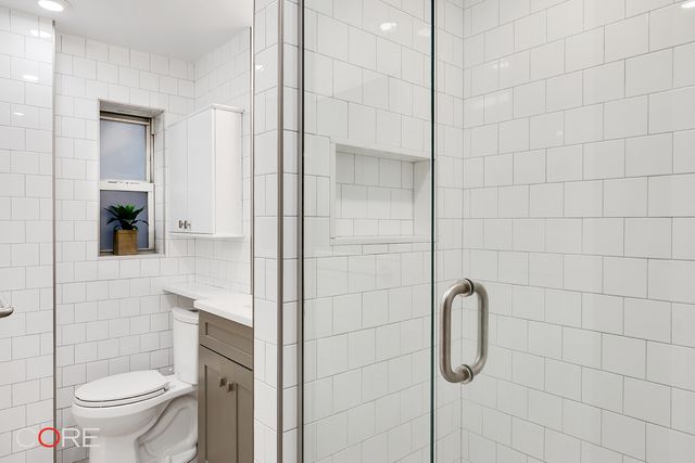 321 E 43rd St Apt 109, New York City, NY 10017