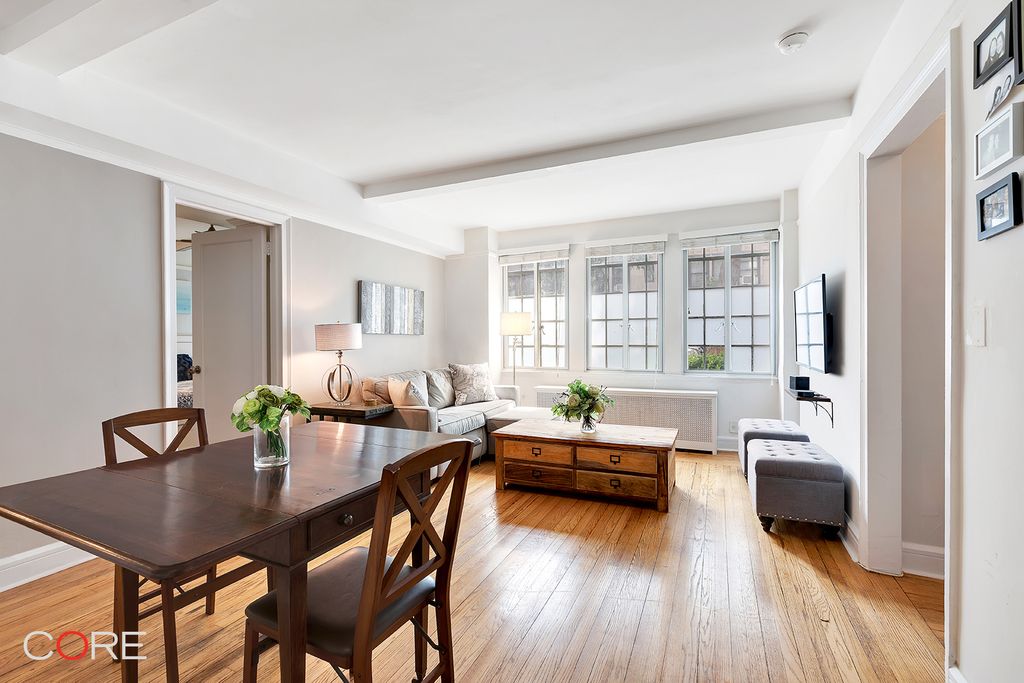 321 E 43rd St Apt 109, New York City, NY 10017