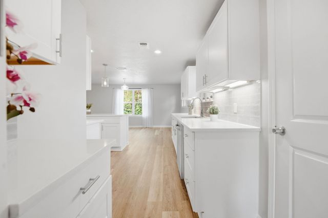 805 Haysel ST, Bastrop, TX 78602