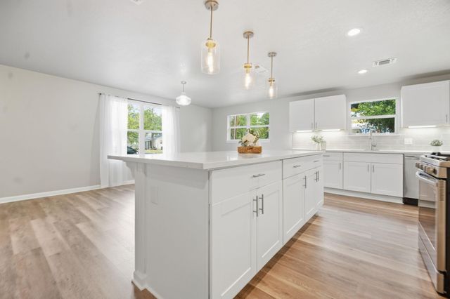 805 Haysel ST, Bastrop, TX 78602