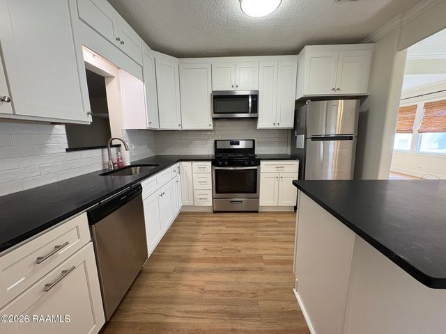 524 Cedar Crest Court, Lafayette, LA 70501