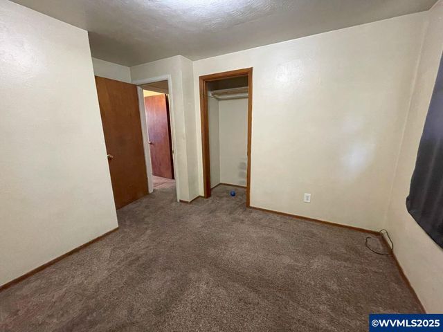 386 40th Pl SE, Salem, OR 97317