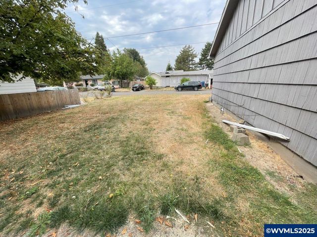 386 40th Pl SE, Salem, OR 97317
