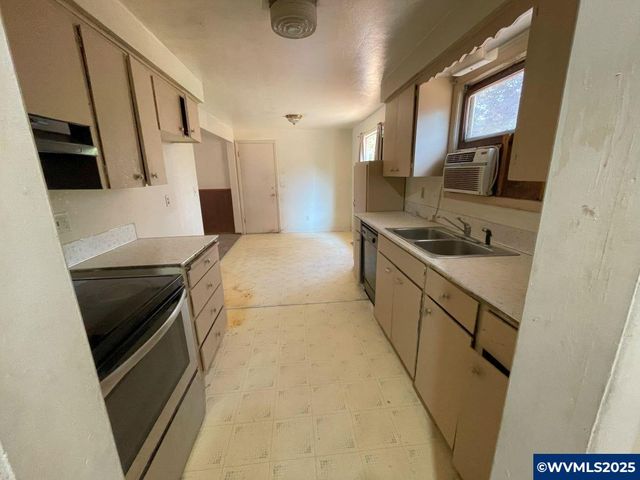 386 40th Pl SE, Salem, OR 97317