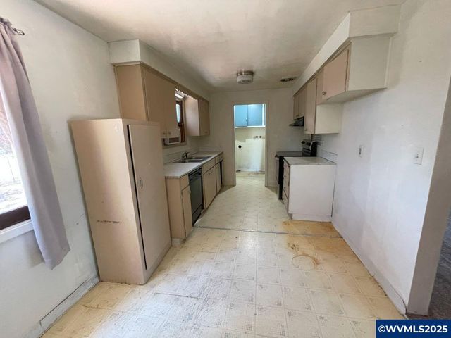 386 40th Pl SE, Salem, OR 97317