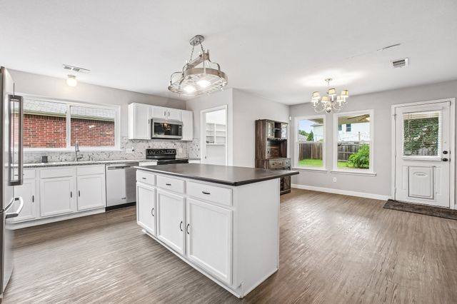 1220 Mockingbird Drive, Aubrey, TX 76227
