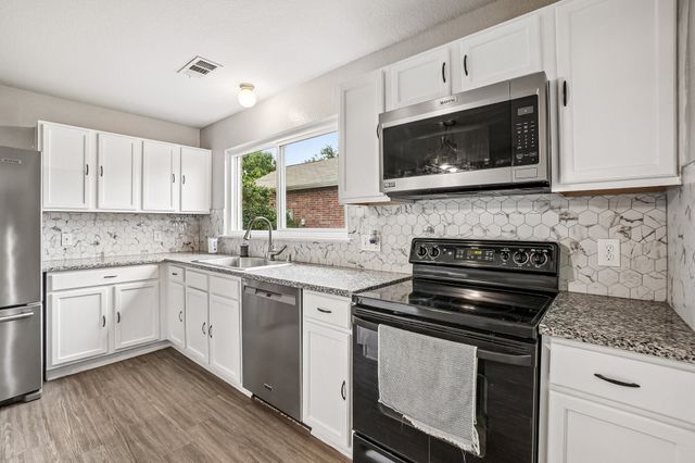 1220 Mockingbird Drive, Aubrey, TX 76227