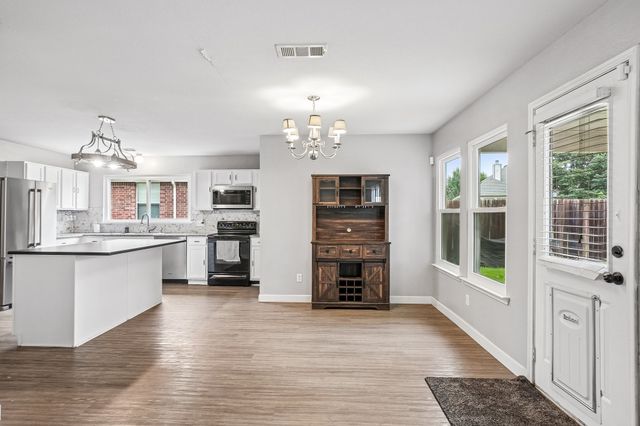 1220 Mockingbird Drive, Aubrey, TX 76227
