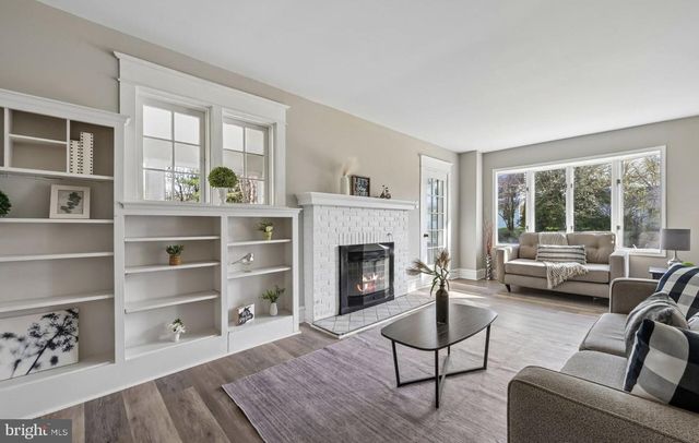 246 BRIAR HILL LN, Woodbury, NJ 08096