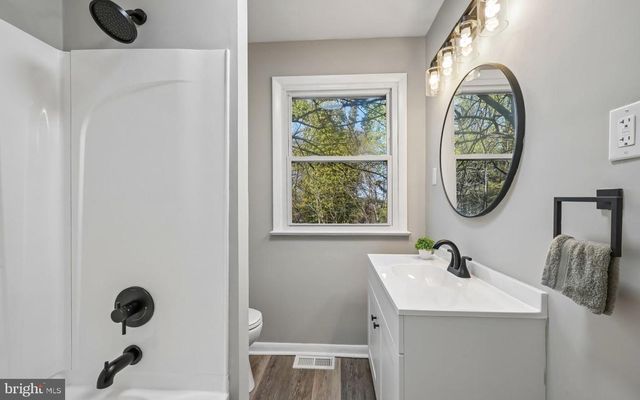 246 BRIAR HILL LN, Woodbury, NJ 08096