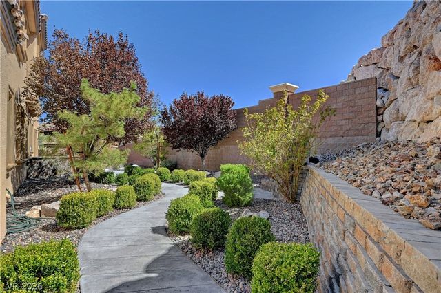 89 Olympia Chase Drive, Las Vegas, NV 89141