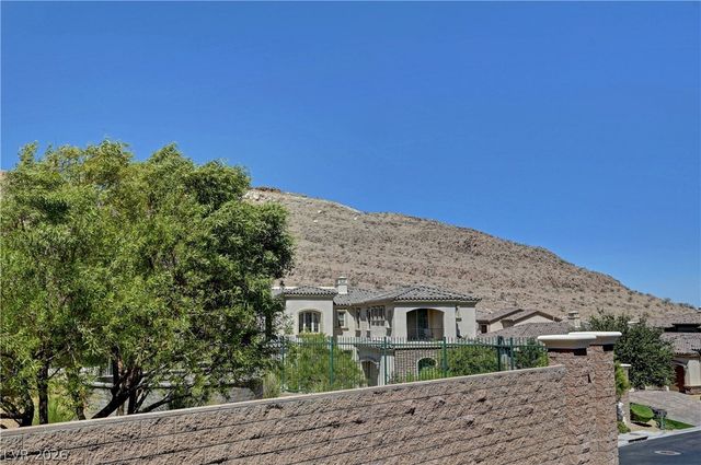 89 Olympia Chase Drive, Las Vegas, NV 89141