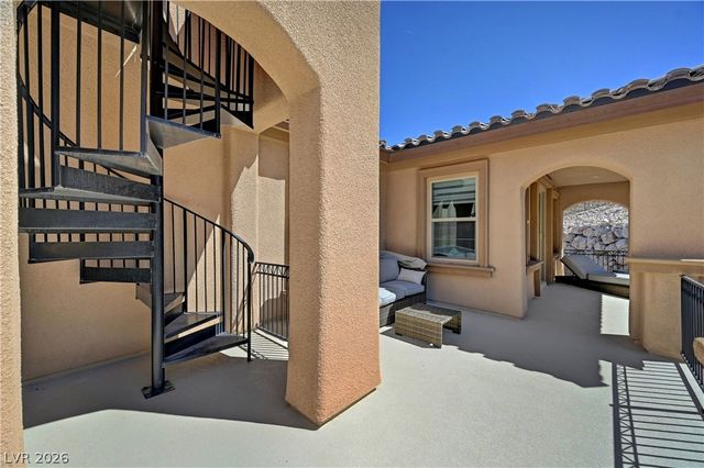 89 Olympia Chase Drive, Las Vegas, NV 89141