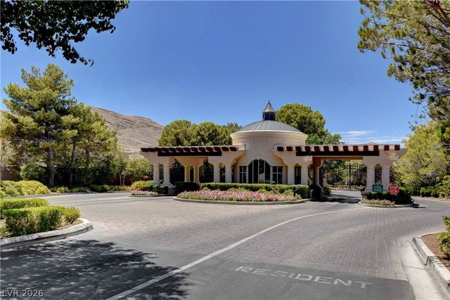 89 Olympia Chase Drive, Las Vegas, NV 89141