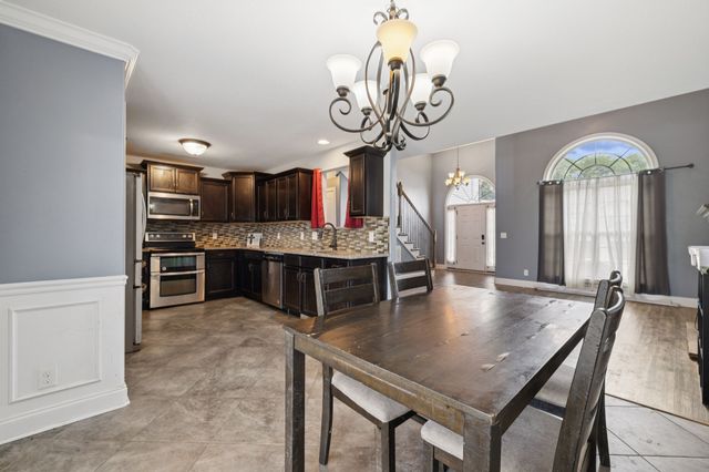 1069 Thrasher Dr, Clarksville, TN 37040